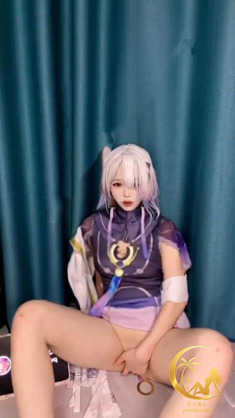 极品福利姬小鸢宝宝 穿鸣潮莫宁cos服自慰 舌钉挑逗假鸡巴双道具一块玩弄小穴