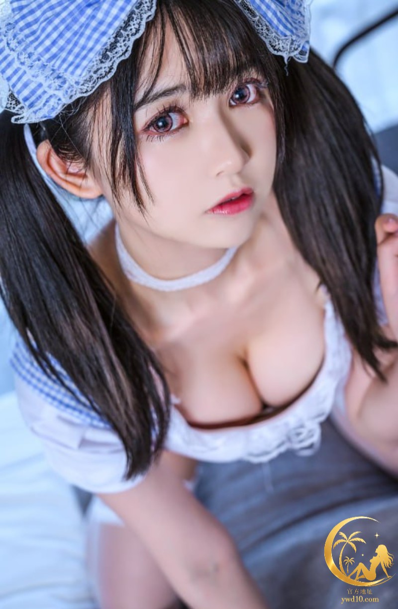 极品福利姬鳗鱼霏儿 COS蓝白蕾丝女仆 弯腰掀裙曲线尽显 清纯性感反差感拉满